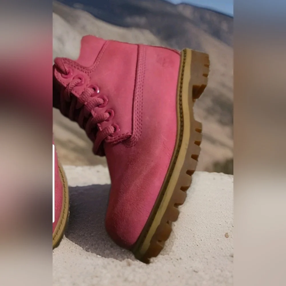 Cute Kids's Timberland Premium Waterproof Boots in a fuchsia prism pinkish Sz 9. - Picture 2 of 8